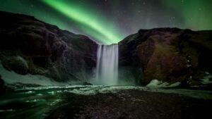 Akureyri Northern Lights Tour With Pick-up And Free Retry