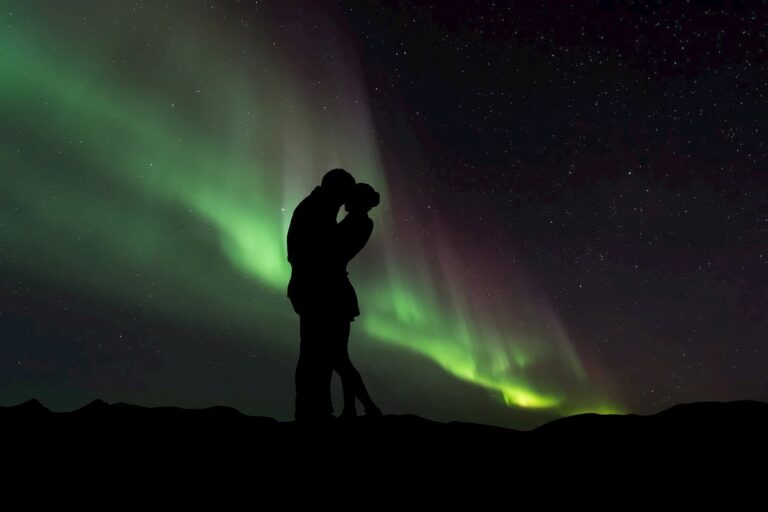 Akureyri Northern Lights Tour With Pick-up And Free Retry