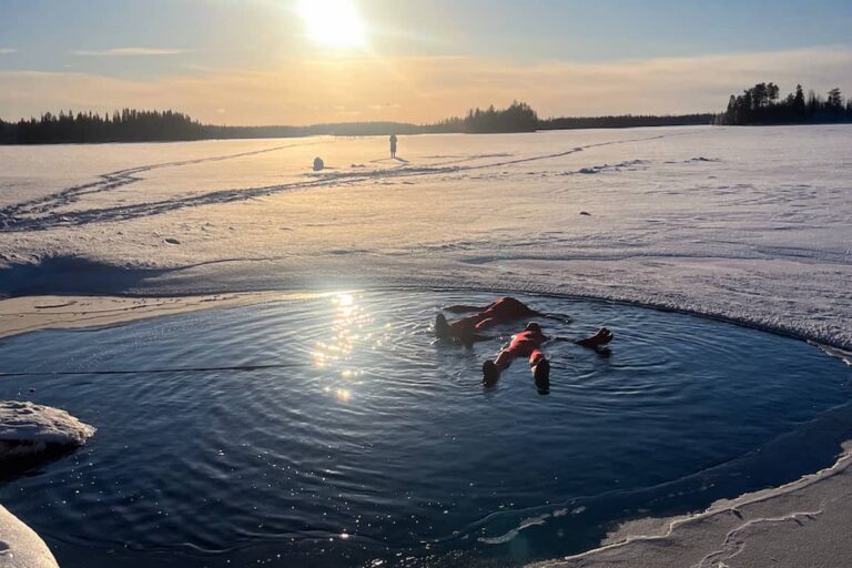 Rovaniemi: Ice Floating