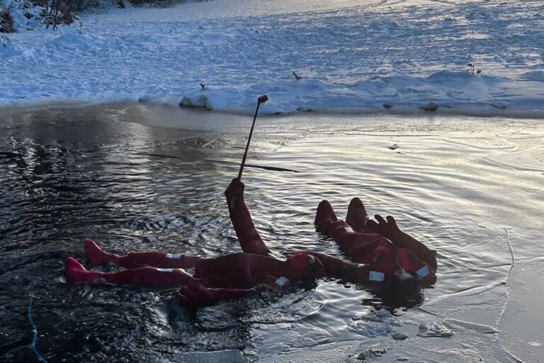 Rovaniemi: Ice Floating
