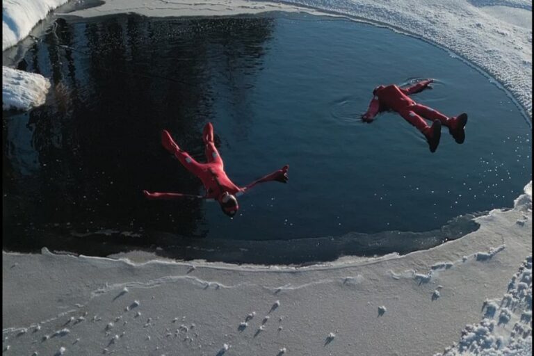 Rovaniemi: Ice Floating